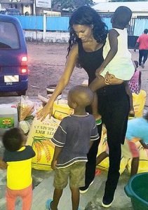 fanny ex di balotelli a Douala in camerun